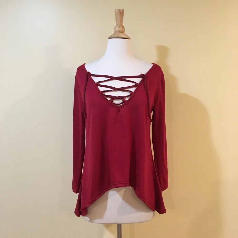 Hooded Lace Up Sharkbite Hem High Low Top Burgundy - Picture 2 of 5